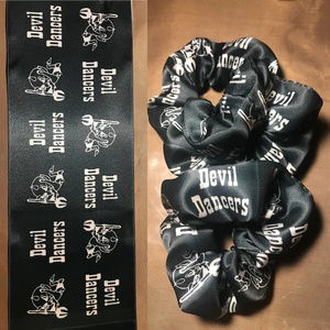 Hot Verkoop <span class=keywords><strong>Custom</strong></span> Logo Bedrukt Uw Ontwerp Naam Scrunchies Gepersonaliseerde Patroon Satijn Zijde Haar Stropdassen Voor Vrouwen Mode Haarband - Product Image 3