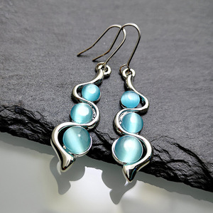Orecchini Pendenti a Forma di Onda Bohémien con Dettaglio Stile Occhio Blu, Design Retrò, Accessori di Moda per Donne - Product Image 1