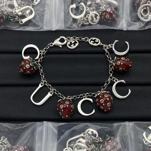 Bracciale con Lettere a Forma di Farfalla e Fragola G's, Stile Classico Retrò con Perle e Diamanti, Gioiello GG alla Moda, Vendita all'Ingrosso - Product Image 4