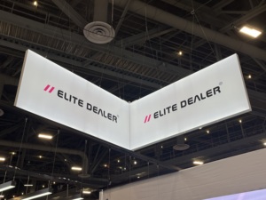 30英尺x30英尺 SEMA车展贸易展摊位展示馆展示展台背光式模块化展览摊位设计，适用于AAPEX - Product Image 4