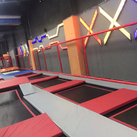 Grand trampoline de saut d'aventure en PVC personnalisable Équipement de terrain de jeu Trampoline de parc adapté aux enfants