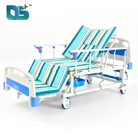 Lit d'hôpital manuel réglable à cinq fonctions avec cadre en acier, têtes de lit en ABS, table de toilette et table à manger mobile