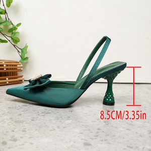 <span class=keywords><strong>Zapatos</strong></span> de tacón de aguja de alta gama con punta de <span class=keywords><strong>esmeralda</strong></span>, diseño hueco, lazo de perlas y correa con hebilla para mujer, ideales para el verano. Venta al por mayor para suministro transfronterizo. - Product Image 5