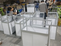 Vitrine à bijoux en aluminium 8 voies avec finition blanche, longueur 6 mètres, modèle HB-056 pour exposition, foire commerciale, stand de présentation