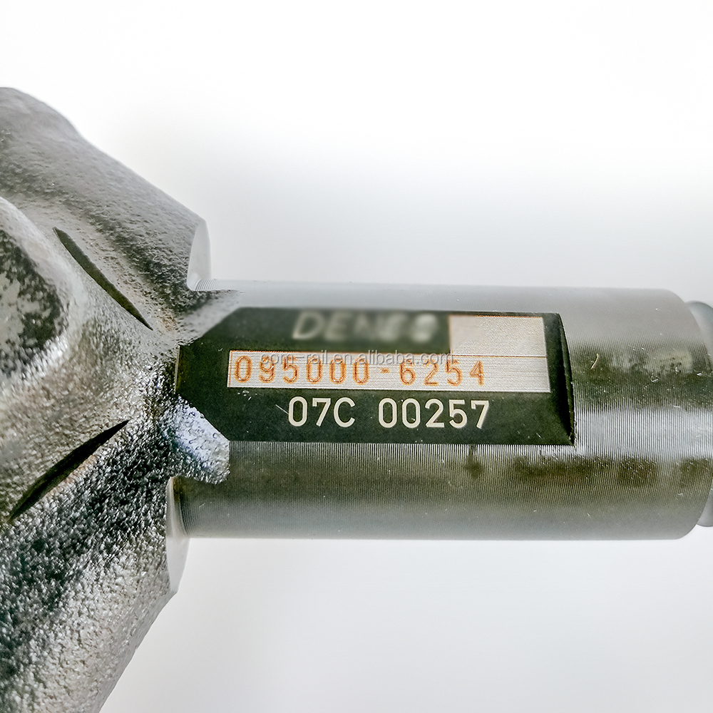 Original Common Rail Injector 095000-6253 for YD25 Diesel Engine