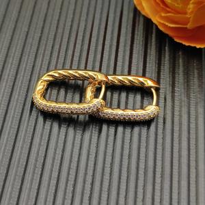 <span class=keywords><strong>Orecchini</strong></span> a Cerchio <span class=keywords><strong>di</strong></span> Lusso con Diamanti, Placcati Oro 18K, <span class=keywords><strong>di</strong></span> Alta Moda, Intrecciati, da <span class=keywords><strong>Donna</strong></span> e Uomo, Firmati - Product Image 6