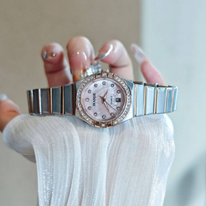 Nuevo Reloj de Cuarzo para Mujer con Esfera de Nácar, Visualización de Fecha, Caja de Acero Inoxidable, Diseño Simple y Elegante - Product Image 3