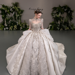 GT165 Vestido de Novia de Lujo Moderno con Manga Larga, Apliques de Cuentas y Lentejuelas, Estilo Princesa, Cola Capilla, Largo hasta el Suelo, Personalizable - Product Image 1