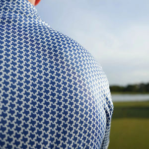 เสื้อโปโลกอล์ฟคอปกใบมีด ผ้าโพลีเอสเตอร์ผสมสแปนเด็กซ์ คุณภาพสูง ผลิตตามสั่ง ขายส่ง เสื้อกอล์ฟพิมพ์ลายแบบซับลิเมชั่นสำหรับผู้ชาย - Product Image 2