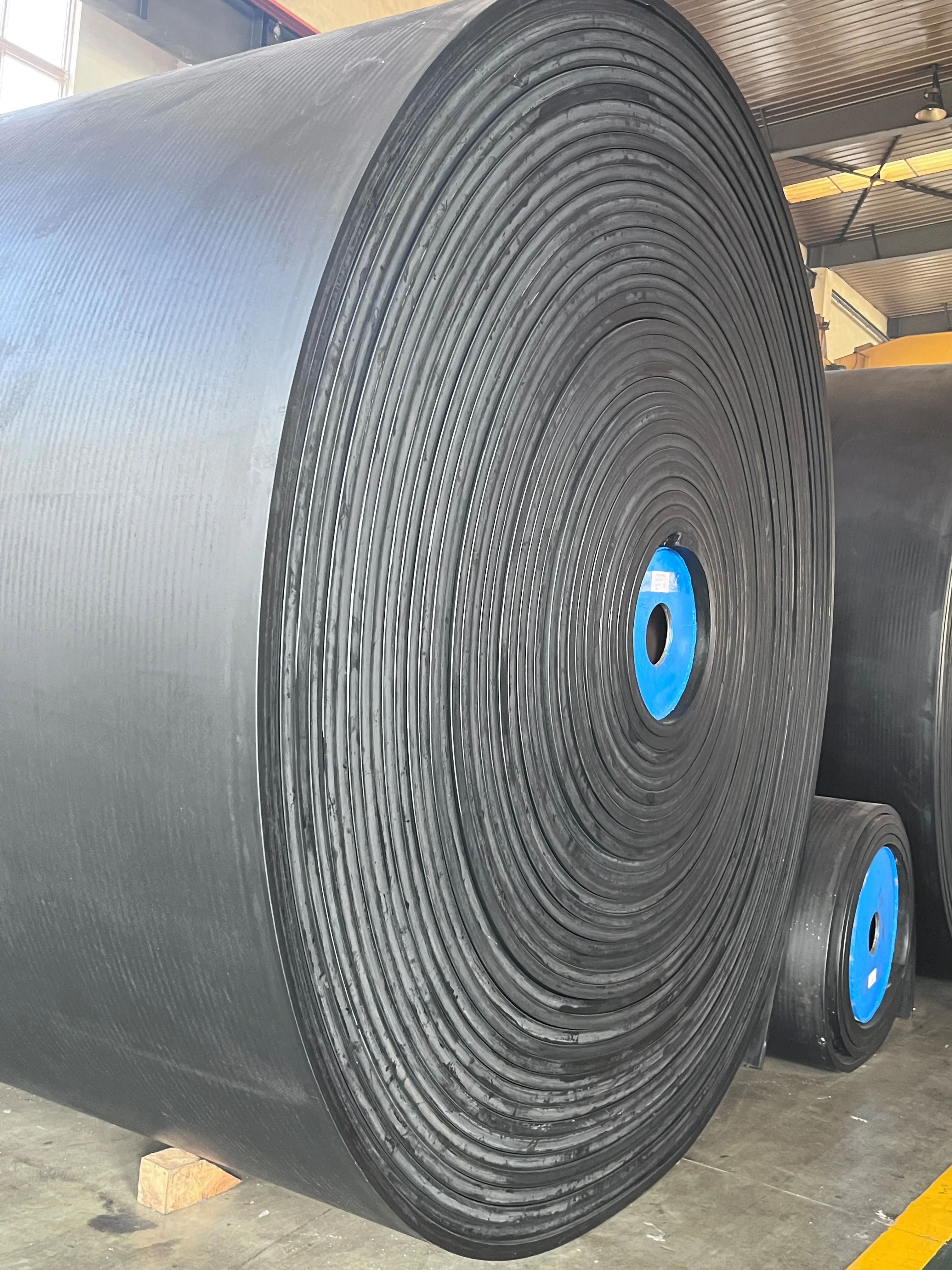 Wholesale Price Black High Strength Conveyor Belt Rubber IW Steel Mesh for Mine Port Limestone Metallurgy