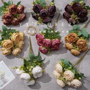 Bouquets de roses en raphia artificielles Yixuan à 6 têtes, fleurs en soie faites à la main pour décorations de mariage - Product Image 1