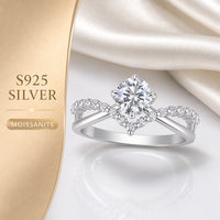 Bague en Moissanite Argent S925 Un Carat Rond Six Griffes Bande Courbe à Accents Divisés Cadeau de Mariage pour Femme