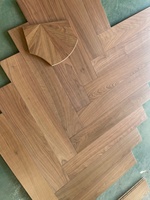 Parquet en bois de noyer doré, parquet contrecollé en chevrons, parquet multicouche, vente en gros d'usine, taille personnalisée
