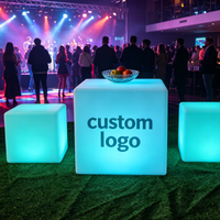 Ensemble de tabourets de bar et de salon avec logo personnalisé pour meubles à DEL-Chaise cubique, table et chaises pour fête en plein air, Noël et événement