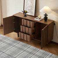 Buffet et meuble de rangement minimaliste avec espace de rangement polyvalent |   Buffet en bois massif de style mid-century pour salle à manger et salon