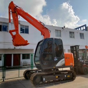 Mini-excavatrice sur chenilles hydraulique d'occasion Hitachi ZX70 avec moteur Isuzu 7 tonnes, modèle ZX75 d'occasion - Product Image 4