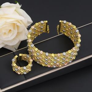 JXX Juego de 2 piezas de anillos y brazaletes abiertos con dijes, chapados en oro de 24k, con cuentas tricolor, para mujer, joyería - Product Image 2