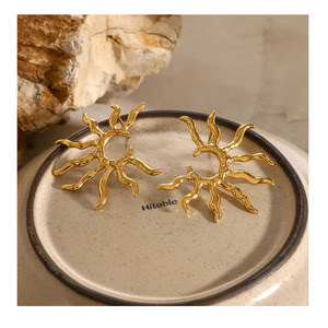 Pendientes de acero inoxidable esculpidos con sol ardiente para uso diario para mujer, diseños individuales maravillosamente únicos, joyería de piedra de perla a la moda - Product Image 3