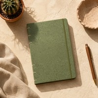 Carnet cadeau personnalisé en papier kraft, couverture rigide A5, 80 feuilles, reliure cousue, finition mate non couchée, pochette à ruban, logo en feuille d'or