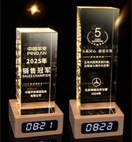 Nuovo Design Decorazione da Scrivania Bellissimo Regalo Aziendale Personalizzato Cubo in Cristallo Inciso al Laser 3D con Orologio