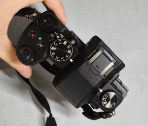 กล้องดิจิตอลมิเรอร์เลสระดับมืออาชีพ Lumix G85 กล้องบันทึกวิดีโอ 4K รองรับเลนส์ 4/3 - Product Image 1