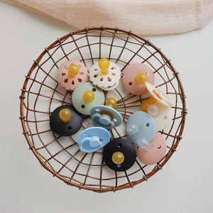Nouveau design de fleur pour sucette de bébés, type de sommeil de <span class=keywords><strong>lait</strong></span> maternel imité en latex naturel super doux, taille 26*15mm - Product Image 4
