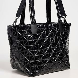 Bolso Tote de Piel Sintética para Mujer, Diseño Acolchado Patentado Personalizado, Bolso de Playa, Resistente al Agua, Cierre de Cremallera, Negro, Todas las Temporadas - Product Image 4