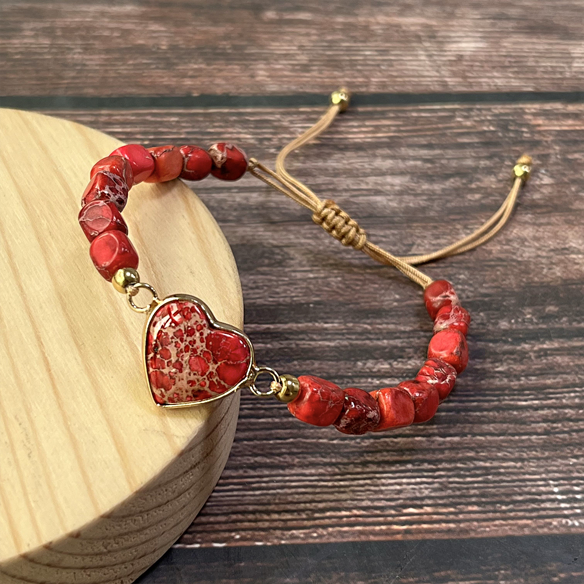 Bracelet tissé à la main en jaspe impérial rouge en forme de cœur