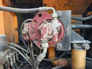 Excavadora de cadenas Hyundai usada de alta calidad con motor Cummins, capacidad de cazo de 1.1m3, 1 año de garantía - Product Image 6