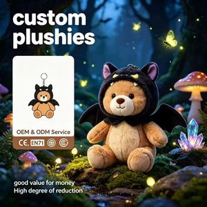 Llavero de peluche de oso con disfraz de gato negro personalizado al por mayor, colgante de peluche, accesorio lindo con temática de mascotas - Product Image 1