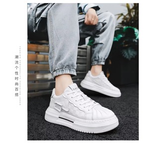 Nouvelles chaussures de sport décontractées en maille respirante pour l'été, petites chaussures blanches pour hommes, plateforme antidérapante, chaussures de sport tendance décontractées - Product Image 1