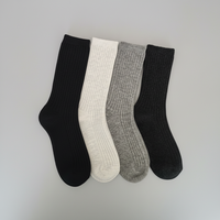 Chaussettes en laine mélangée haut de gamme personnalisées en gros, chaussettes thermiques absorbant la transpiration, douces, anti-odeurs, chaussettes mi-hautes pour hommes pour l'hiver décontracté