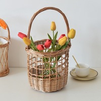 Panier de rangement bohème en osier tressé à la main avec poignées, style rustique naturel, polyvalent pour l'organisation, panier à linge, rangement de jouets, salon