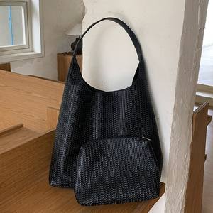 Sac fourre-tout pour femme, grande capacité, en cuir souple, sac à bandoulière, boucle magnétique, usage quotidien, automne 2025, noir foncé J9026 - Product Image 4