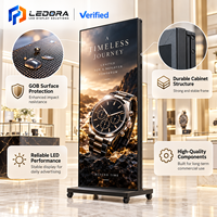 Écran d'affichage LED portable double face sans soudure pliable pour la publicité dans les aéroports, les cinémas et la promotion commerciale dans les centres commerciaux