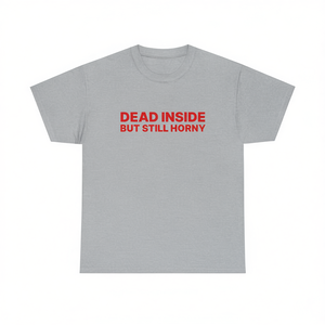Camiseta Dead Inside But Still Horny, textura gris con texto rojo, ajuste unisex, camiseta promocional - Product Image 1