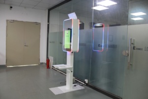 Cabina de Fotos Selfie Cuadrada Todo en Uno con Espejo, Pantalla Táctil de 21.5 Pulgadas, Máquina de Fotomatón DSLR para Alquiler en Bodas y Eventos - Product Image 5
