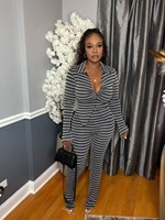 Ensemble pantalon deux pièces imprimé multicolore extensible avec cardigan court à manches longues et pantalon évasé taille haute