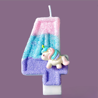 Bougies d'anniversaire en forme de licorne macaron sans fumée et écologiques pour la décoration de la table de dessert lors d'une fête d'anniversaire familiale