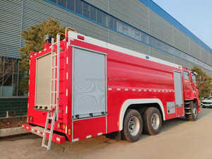 Camion de pompiers à double cabine 6x4 Euro 5 avec réservoir d'eau pour la lutte contre les incendies municipaux et industriels, et les opérations de sauvetage d'urgence - Product Image 3