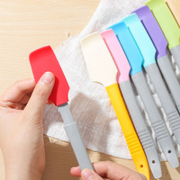 Vente chaude ustensiles de cuisine petite taille Silicone Gadgets de cuisine ustensile rotatif beurre spatule pour la cuisson