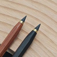 Crayon éternel en bois massif de haute technologie – Pas de taille-crayon nécessaire, mine résistante à la casse, dure éternellement ; Fabriqué en Chine pour les élèves du primaire