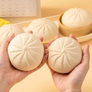 Balle anti-stress réaliste en forme de pain de porc BBQ Char Siu Bao, jouet à presser en PU pour enfants et adultes, jouet sensoriel de bureau - Product Image 4