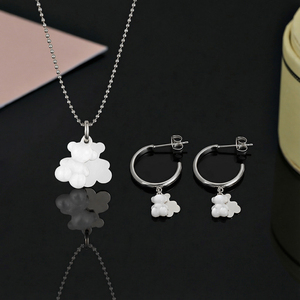 ชุดเครื่องประดับสแตนเลสสตีลแบรนด์ดีไซเนอร์สำหรับผู้หญิง ขายส่งจากโรงงาน สร้อยคอทอง 18k ต่างหู สำหรับงานปาร์ตี้ กันน้ำ เคลือบ PVD - Product Image 6