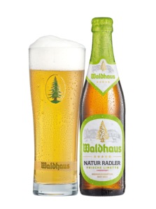 Cerveza artesanal negra Forrest galardonada de Waldhaus Natur Radler con Lima fresca 330ml para suministro de barra - Product Image 3