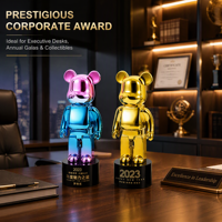 Sculpture d'ours personnalisée en finition miroir métallique, art moderne pour la décoration de bureau