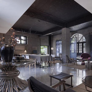 Chaise de salle à manger d'hôtel design contemporain, dossier ergonomique, tissu respirant, pieds antidérapants, siège essentiel pour restaurant et café - Product Image 3