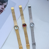 Jam Tangan Wanita Quartz Berlapis Emas dengan Pola Kulit Kayu Vintage, Dial Mini Stainless Steel, dan Berhiaskan Berlian.