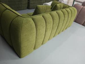 Sofá Seccional Moderno Verde Bouclé con Mechones, Comprimido en Caja, Tres Plazas, Mueble de Sala con Brazos Acolchados - Product Image 3