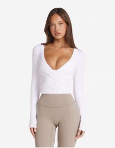 เสื้อครอปผู้หญิงขายดีจากโรงงาน ผลิตจากวัสดุที่อ่อนโยนต่อผิว ยืดหยุ่นสูง แบบผูกเชือก คอวี เซ็กซี่ เหมาะสำหรับเต้น บัลเลต์ พิลาทิส ดีไซน์ทันสมัย - Product Image 5